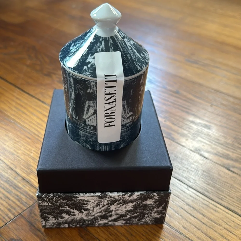 Fornasetti Scented Candle Small Blue & White/ Giardino Settecentesco